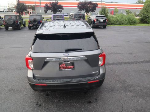 Used 2023 Ford Explorer XLT AWD/4WD image 10