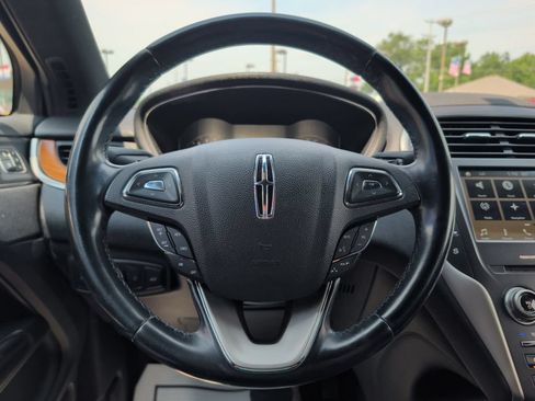 Used 2017 Lincoln MKC Select w/ Select Plus Package AWD/4WD image 11