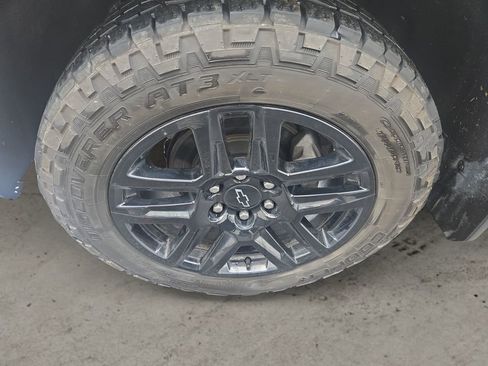 Used 2022 Chevrolet Silverado 1500 LT Trail Boss w/ Convenience Package II image 9