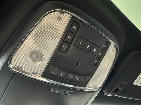 Used 2014 Jeep Grand Cherokee Overland AWD/4WD image 24