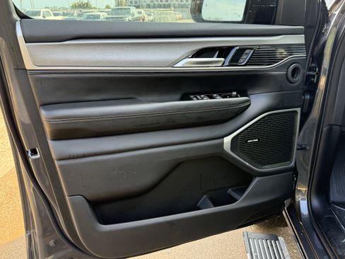 New 2025 Jeep Wagoneer L Series II image 11