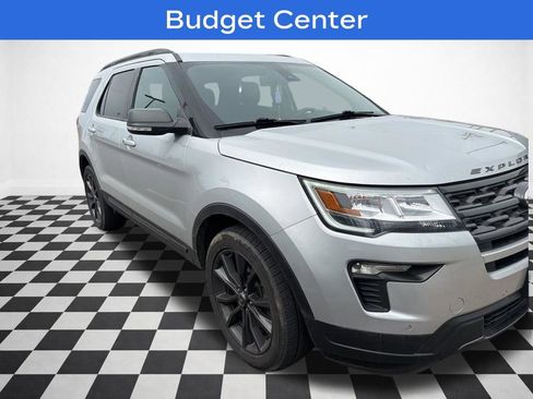 Used 2018 Ford Explorer XLT w/ Equipment Group 202A image 2