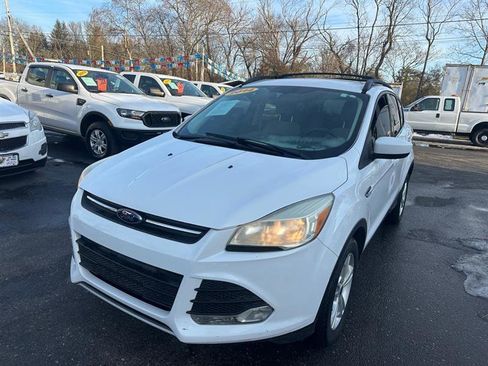 Used 2014 Ford Escape SE w/ Equipment Group 201A image 3
