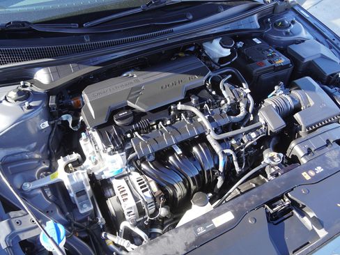 Used 2025 Hyundai Elantra SEL image 14