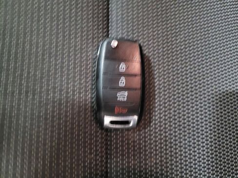 Used 2017 Kia Forte LX image 32