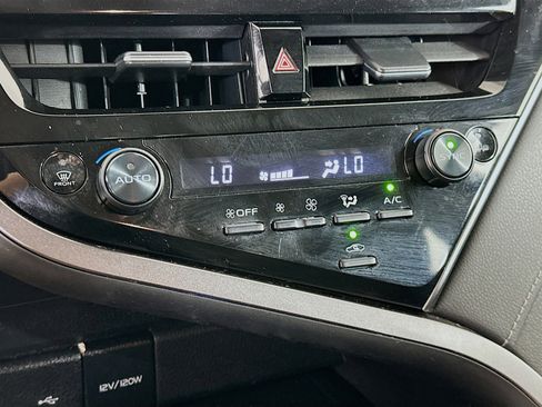 Used 2024 Toyota Camry SE image 23