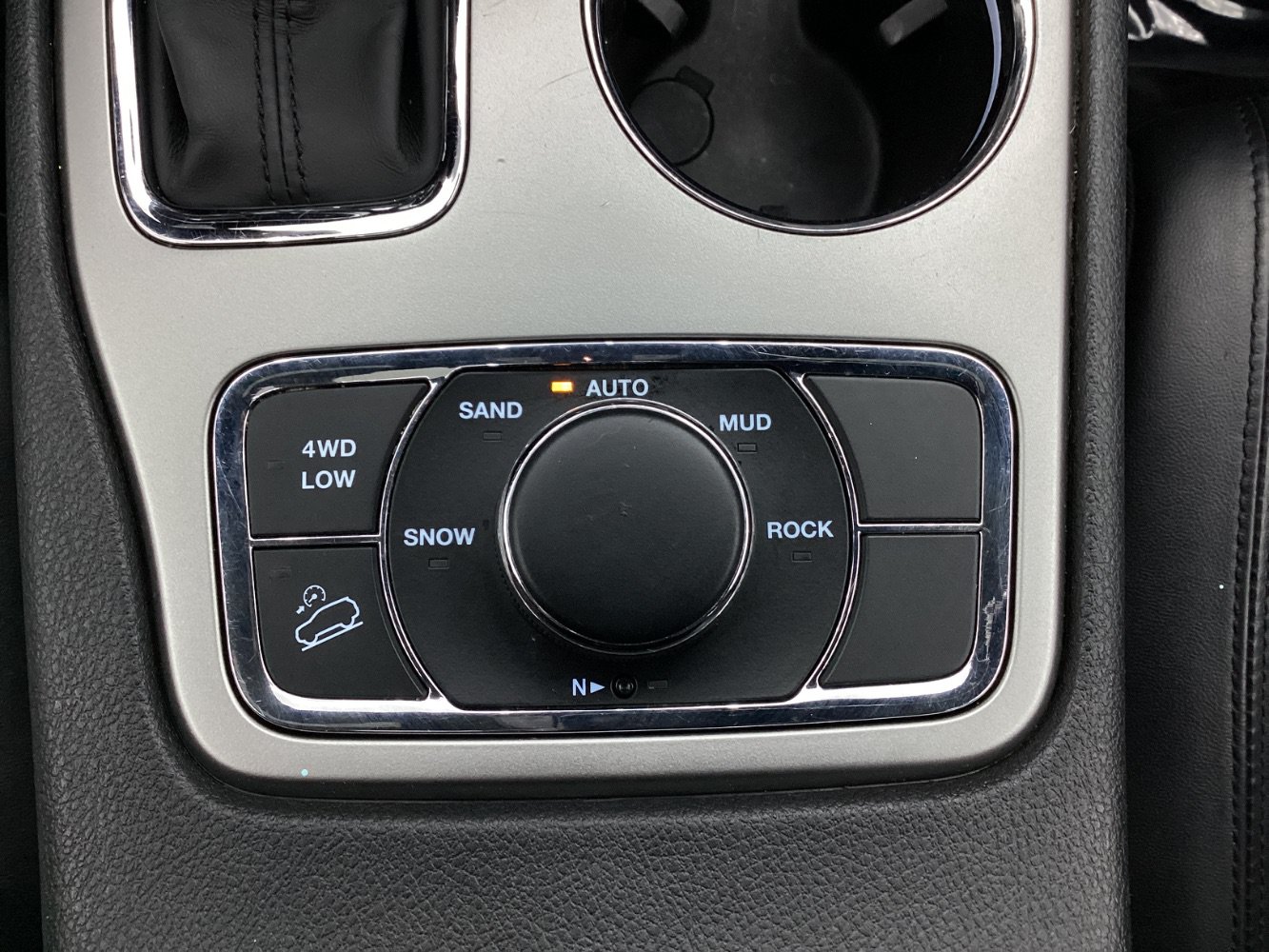 Used 2018 Jeep Grand Cherokee Limited AWD/4WD image 36