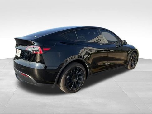Used 2023 Tesla Model Y Long Range AWD/4WD image 4