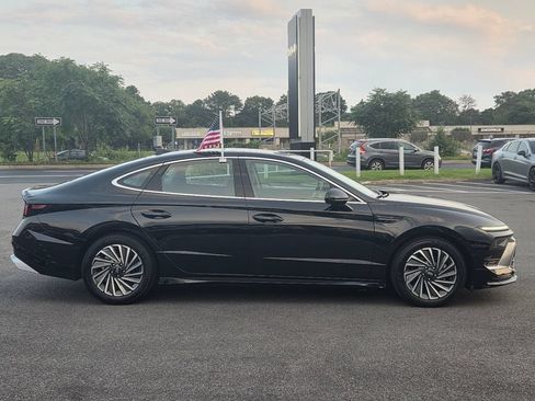 Used 2025 Hyundai Sonata Limited FWD image 3