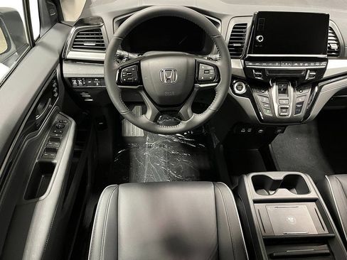New 2026 Honda Odyssey Touring image 14