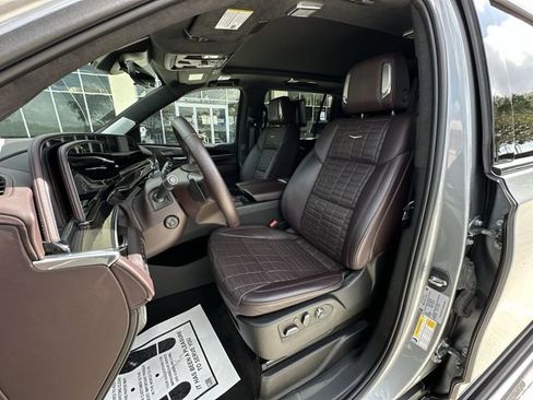 Certified 2023 Cadillac Escalade ESV Sport Platinum AWD/4WD image 19