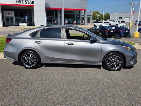 Used 2022 Kia Forte LXS FWD image 14