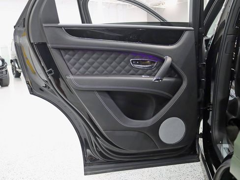 Used 2019 Bentley Bentayga image 33