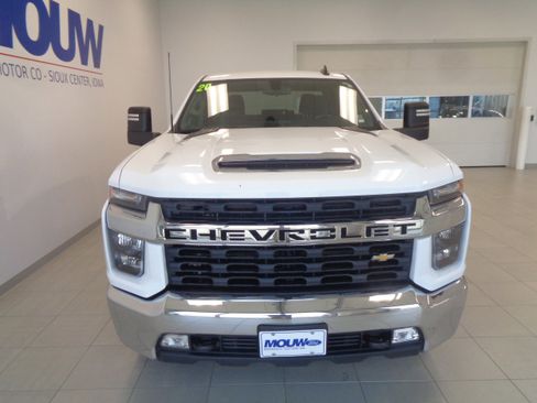 Used 2020 Chevrolet Silverado 2500 LT w/ Convenience Package image 3