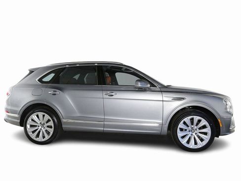 Used 2025 Bentley Bentayga image 12