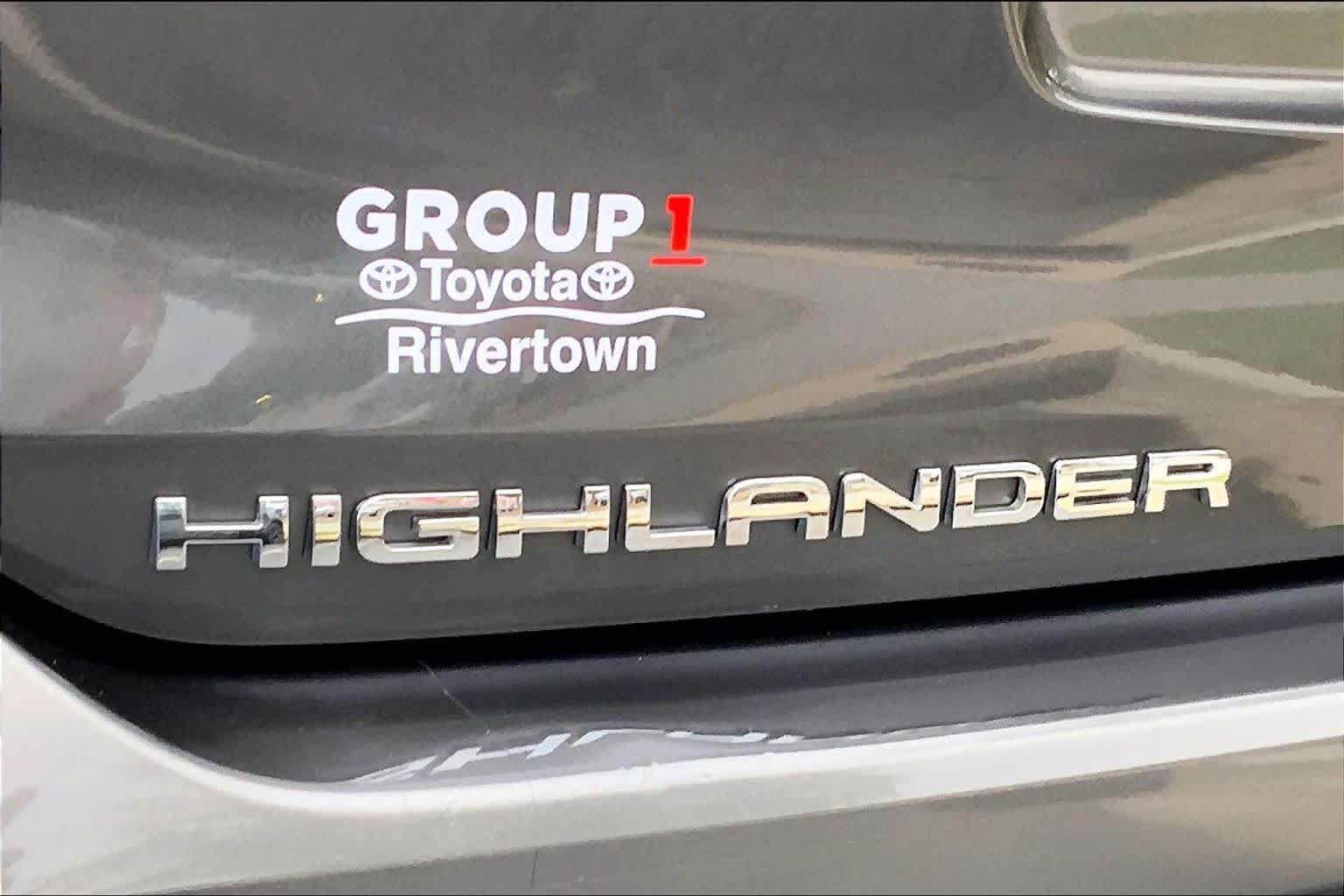 Used 2023 Toyota Highlander XLE FWD image 28