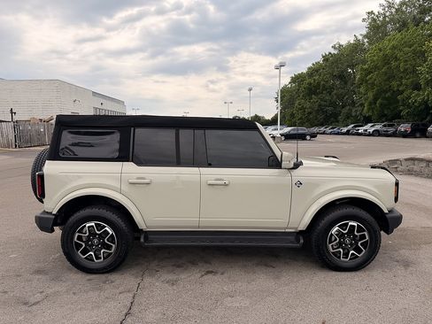 Used 2025 Ford Bronco Outer Banks AWD/4WD image 2