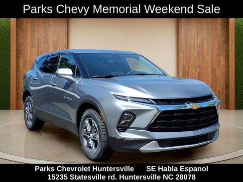 Certified 2025 Chevrolet Blazer LT AWD/4WD image 1