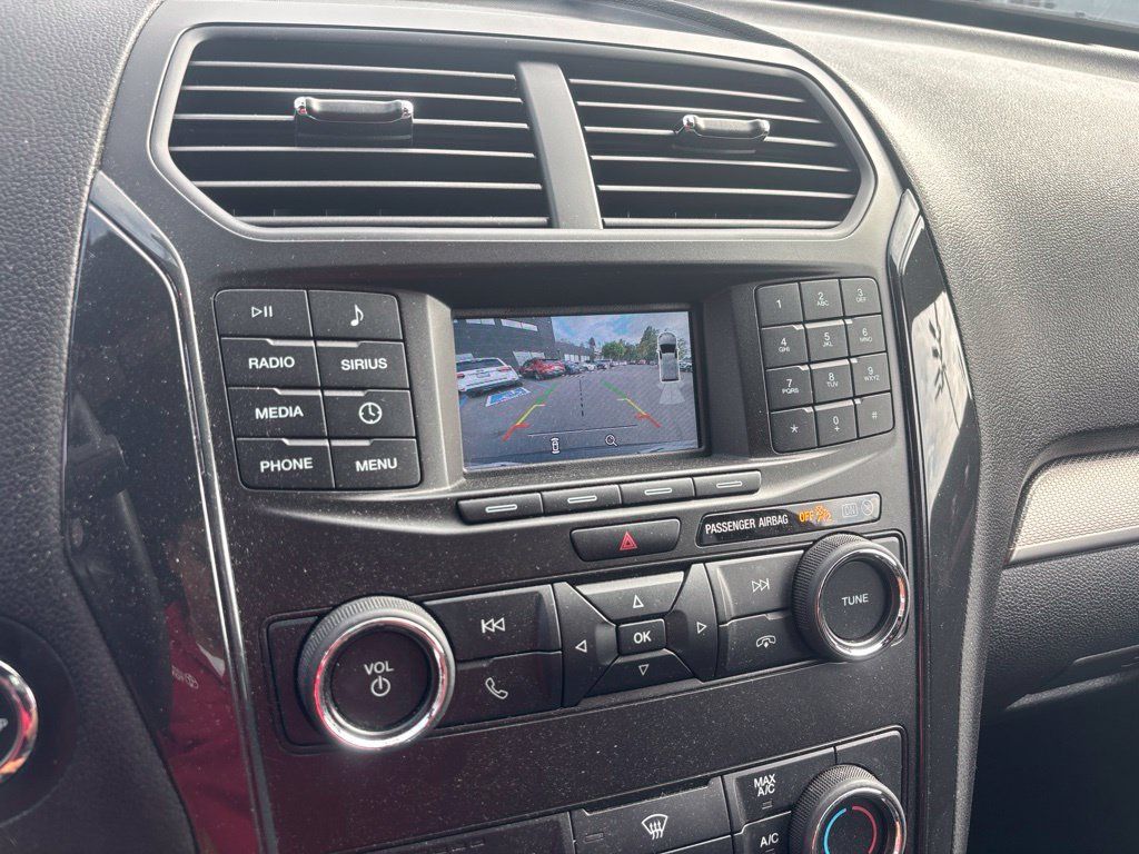 Used 2018 Ford Explorer XLT AWD/4WD image 23
