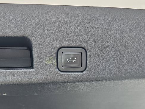 Used 2025 Buick Enclave Preferred FWD image 7