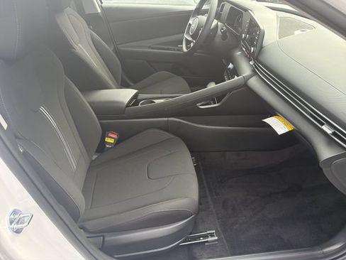 New 2026 Hyundai Elantra Hybrid FWD image 15