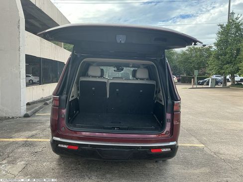 Used 2022 Jeep Wagoneer Series III w/ Flexible Seating Group RWD image 10