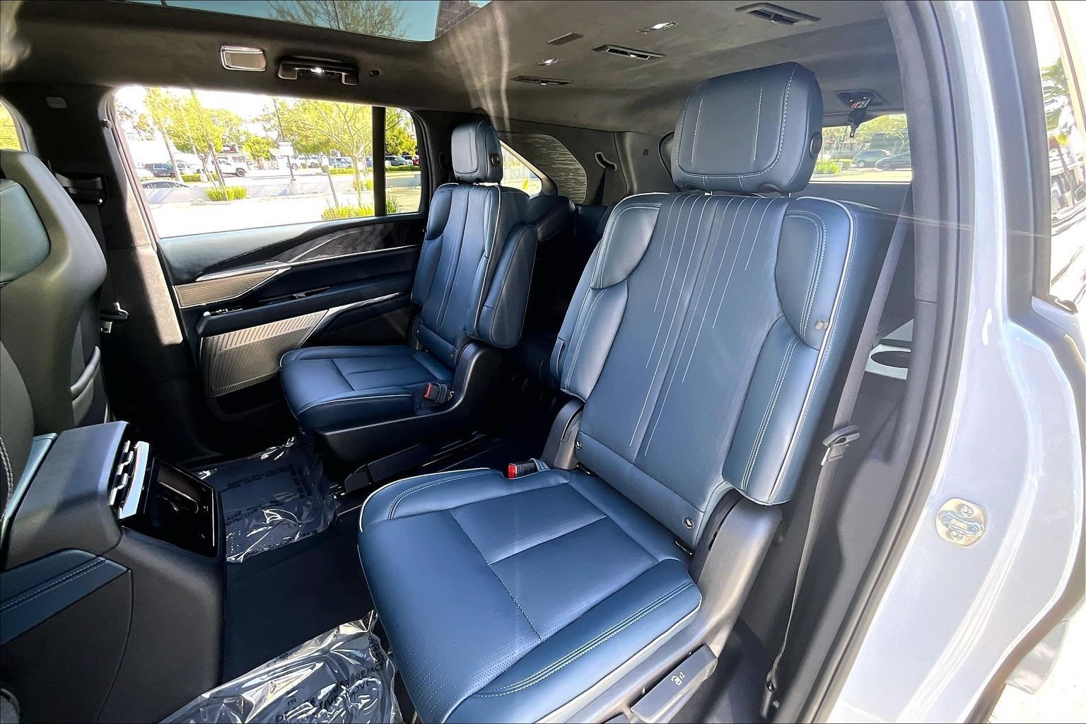New 2026 Cadillac Escalade IQ Luxury 2 w/ LPO, Floor Liner Package AWD/4WD image 29