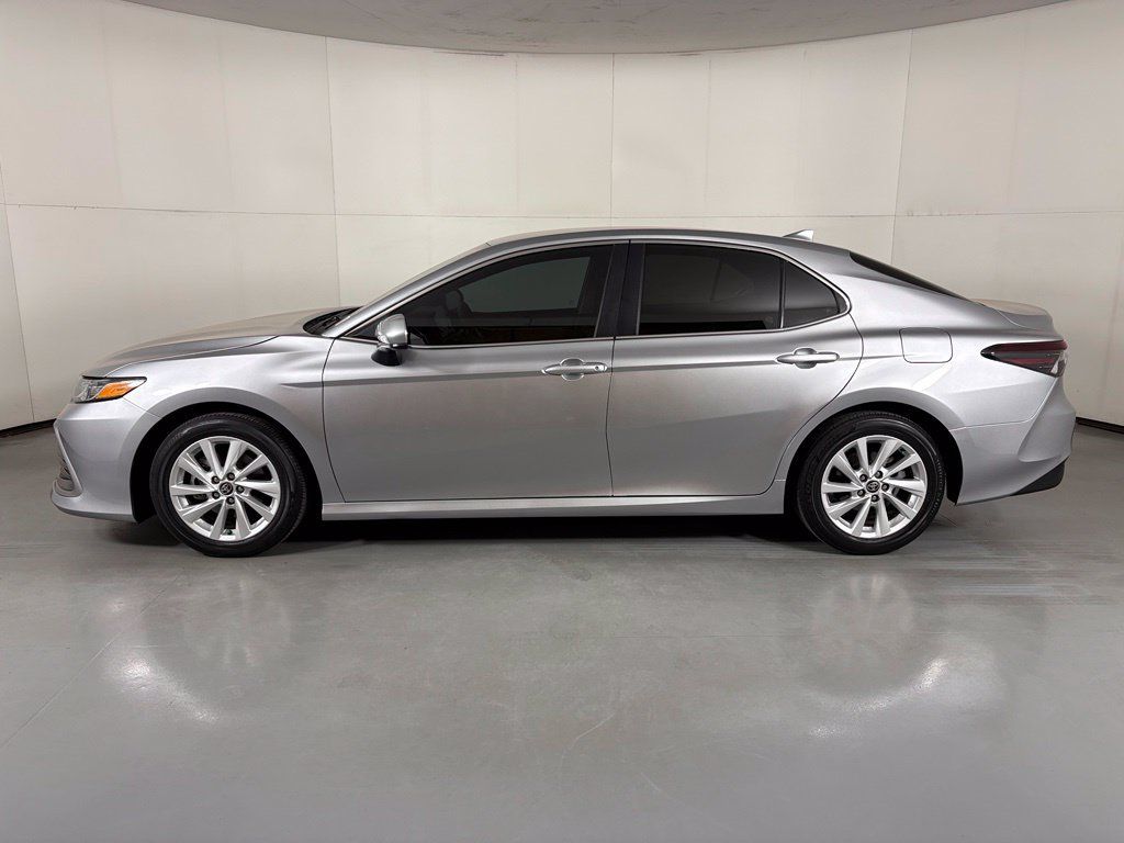 Used 2024 Toyota Camry LE FWD image 5