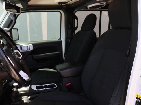 Used 2022 Jeep Gladiator Sport AWD/4WD image 9