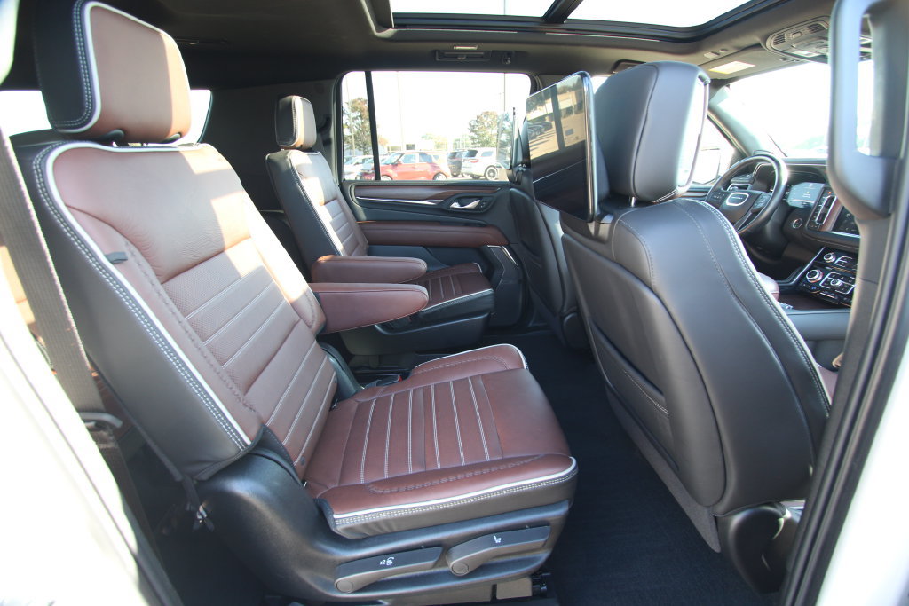 Used 2024 GMC Yukon XL Denali Ultimate AWD/4WD image 9