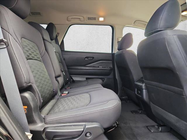 Used 2024 Nissan Pathfinder SV FWD image 19