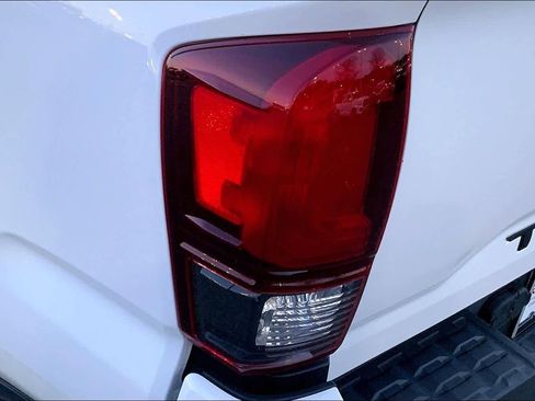 Used 2018 Toyota Tacoma SR image 26