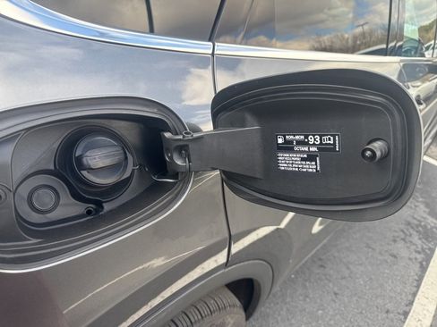 Used 2021 Porsche Cayenne E-Hybrid image 12