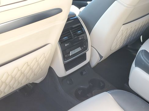 Certified 2023 BMW X7 xDrive40i w/ Executive Package image 25