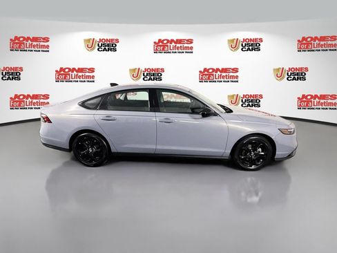 Used 2025 Honda Accord SE image 17