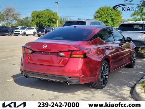 Used 2024 Nissan Altima 2.5 SR w/ SR Premium Package FWD image 9