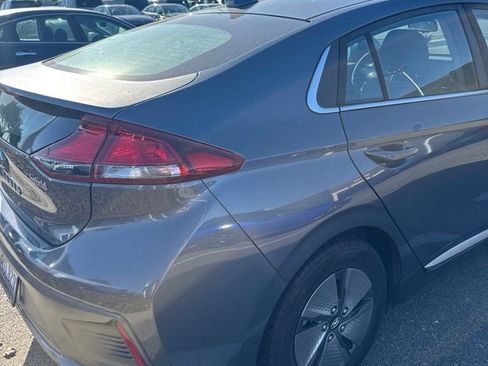 Used 2020 Hyundai Ioniq SE FWD image 5