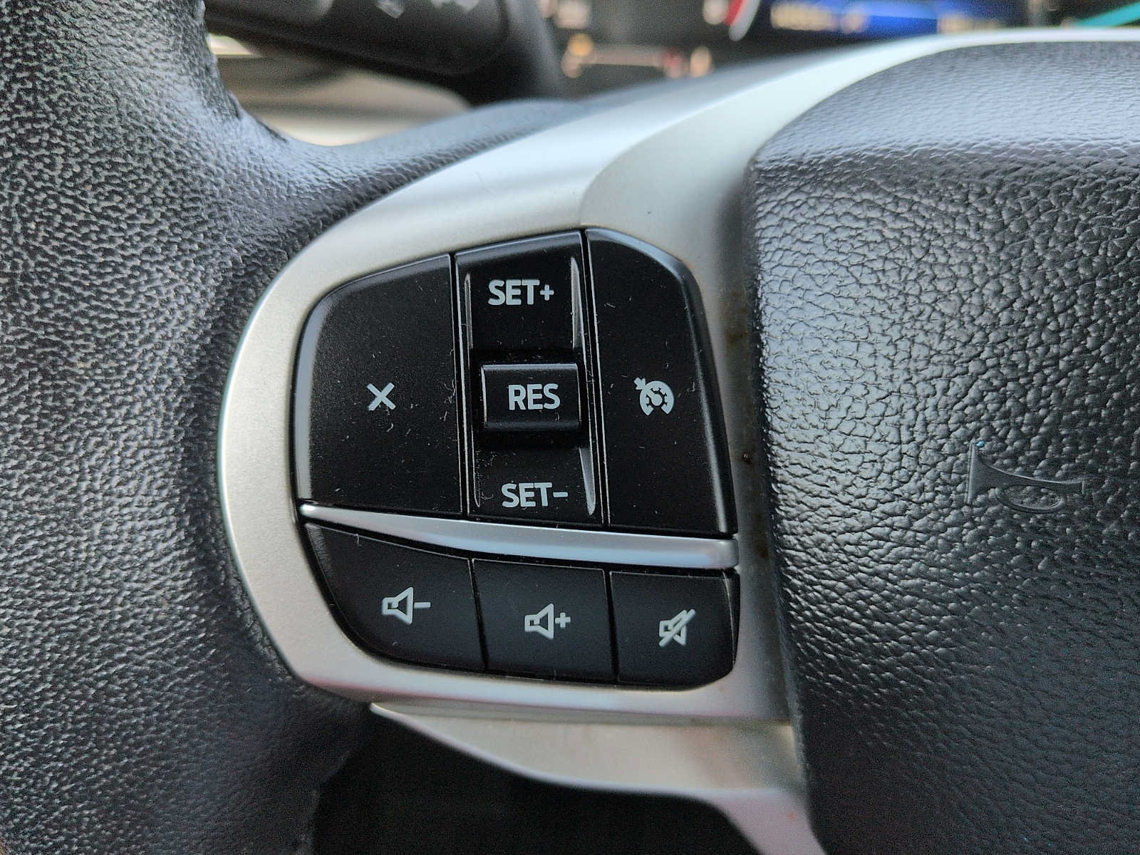 Certified 2024 Ford Explorer XLT w/ Equipment Group 202A AWD/4WD image 18