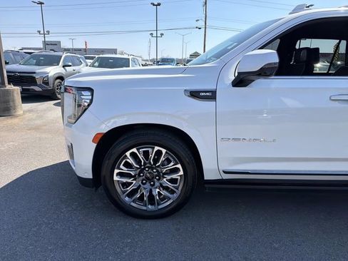 Used 2024 GMC Yukon Denali Ultimate AWD/4WD image 11