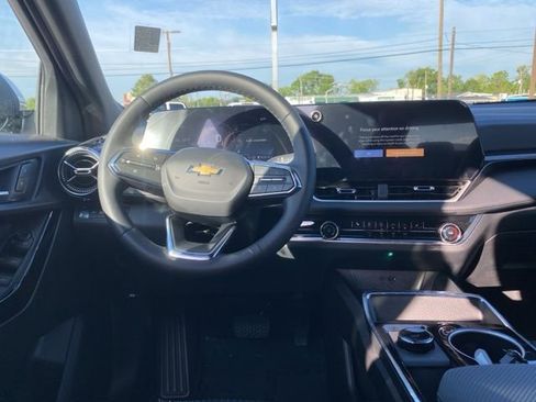 New 2026 Chevrolet Equinox LT w/ Safety and Technology Package AWD/4WD image 18