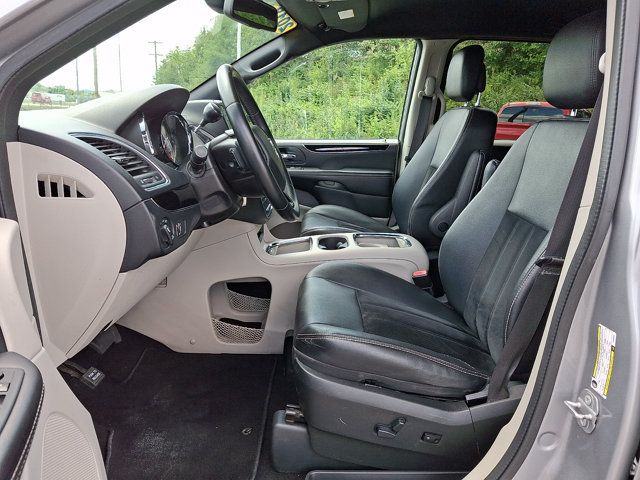 Used 2018 Dodge Grand Caravan SXT FWD image 14