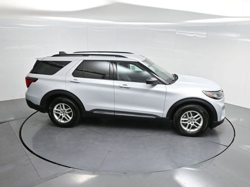 Used 2025 Ford Explorer Active w/ Active Comfort Package RWD image 57