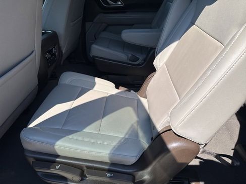 Used 2022 Chevrolet Suburban Z71 w/ Z71 Off-Road Package image 50