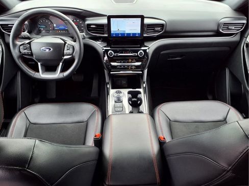 Used 2023 Ford Explorer ST-Line AWD/4WD image 12