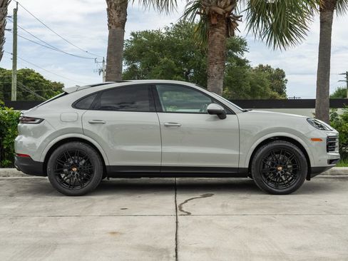 Used 2025 Porsche Cayenne Coupe AWD/4WD image 9