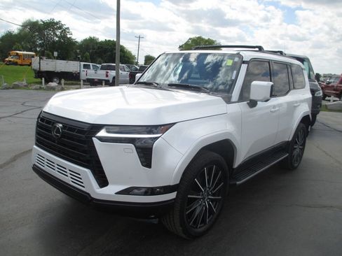 Used 2024 Lexus GX 550 w/ Accessory Package (2T) AWD/4WD image 11