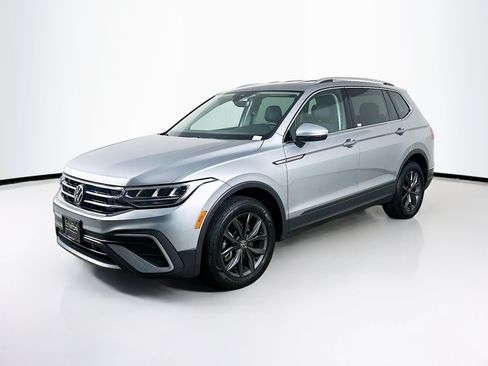 Used 2023 Volkswagen Tiguan SE AWD/4WD image 3