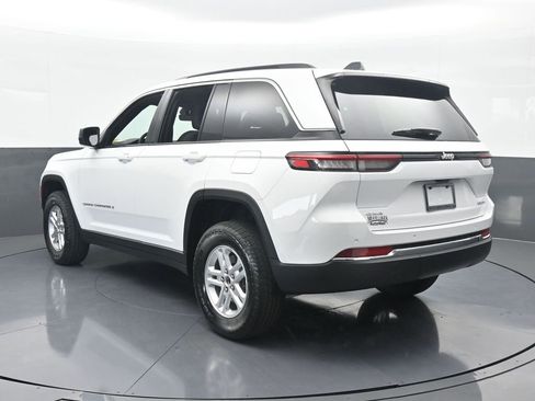 Used 2025 Jeep Grand Cherokee Laredo image 4