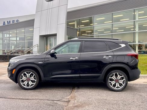 Used 2021 Kia Seltos SX w/ SX Sunroof Package AWD/4WD image 3