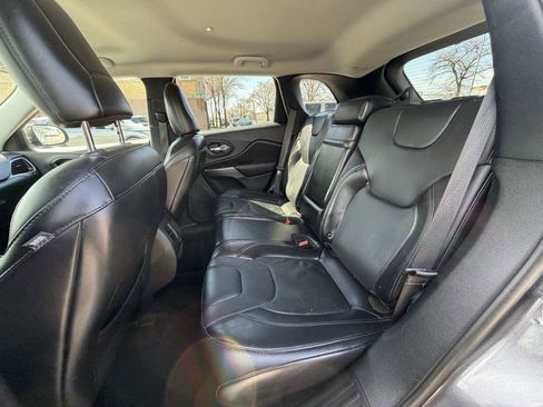 Used 2019 Jeep Cherokee Limited image 14